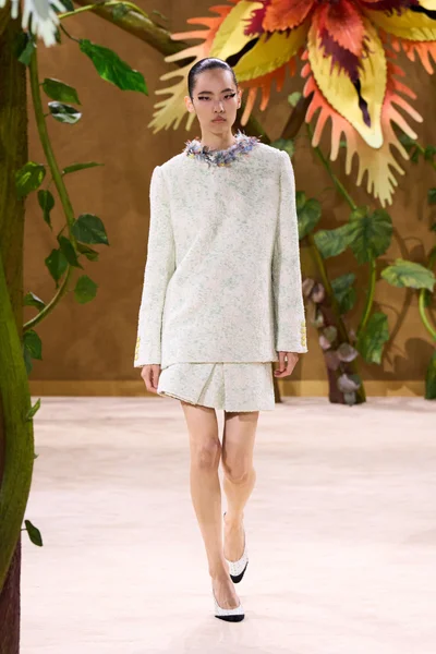 Look 32